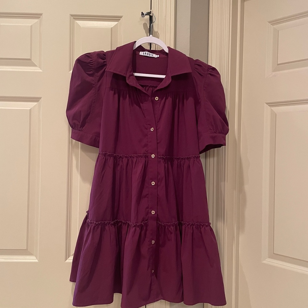 Tiered dress with puff sleeves